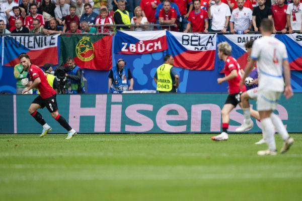 英超直播-【欧洲杯】格鲁吉亚1比1捷克，希克扳平后伤退