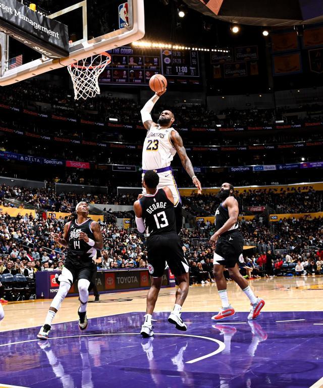 看球吧在线观看-詹皇隔扣乔治惊呆哈登 湖人拿火热快艇止住四连败