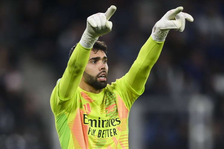 看球吧在线观看-极限扑救！官方：拉亚对阵布莱顿飞身救险当选英超12月最佳扑救