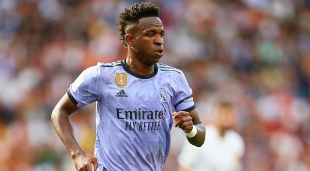 英超直播-安切洛蒂：维尼修斯爱足球爱皇马 他不会离队