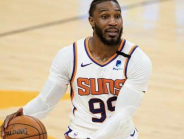 足球直播在线观看免费观看-交易流言：各队质疑克劳德状态 雄鹿多次报价戈登