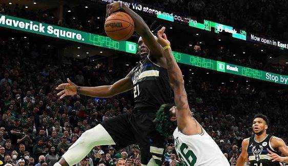 看球吧在线观看-就你是DPOY啊？霍勒迪一帽一断助雄鹿夺下天王山