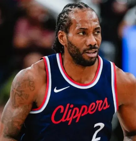 看球吧-本赛季15场比赛场均30+且命中率50/40/90%的球员：小卡、SGA