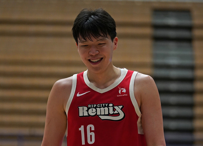 英超直播-最后10分钟遭弃用！杨瀚森背靠背15+9+5献暴扣 被肘击后下场|太阳|NBA发展联盟|菲尼克斯太阳队|杨翰森|nba_新浪体育_新浪新闻