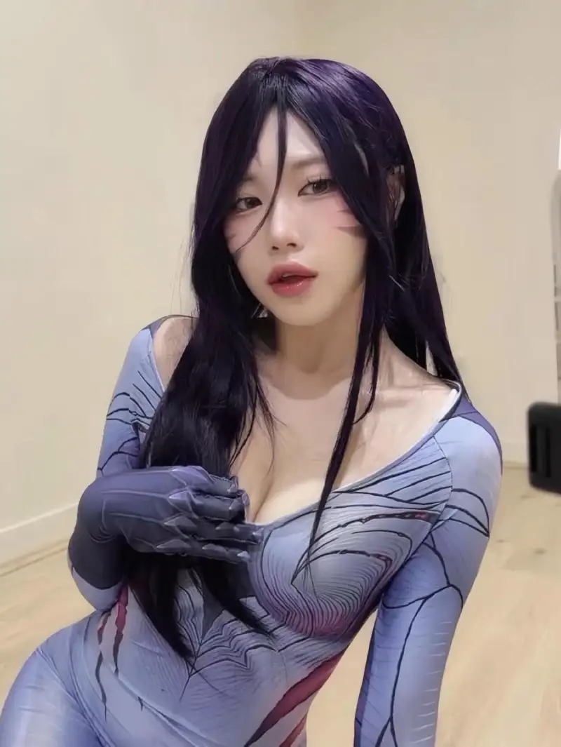 看球吧-卡莎cos：韩国MSI是吧，那先研究一下韩服