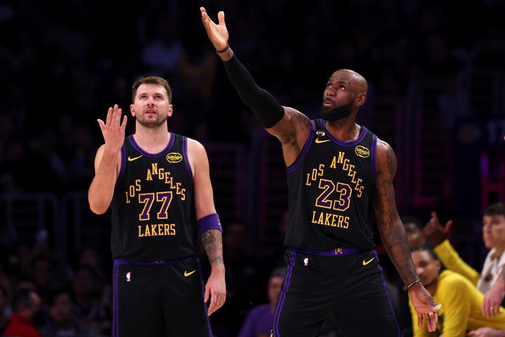 看球直播-NBA｜在东契奇和詹姆斯的里程碑之夜，湖人稳住西部第三